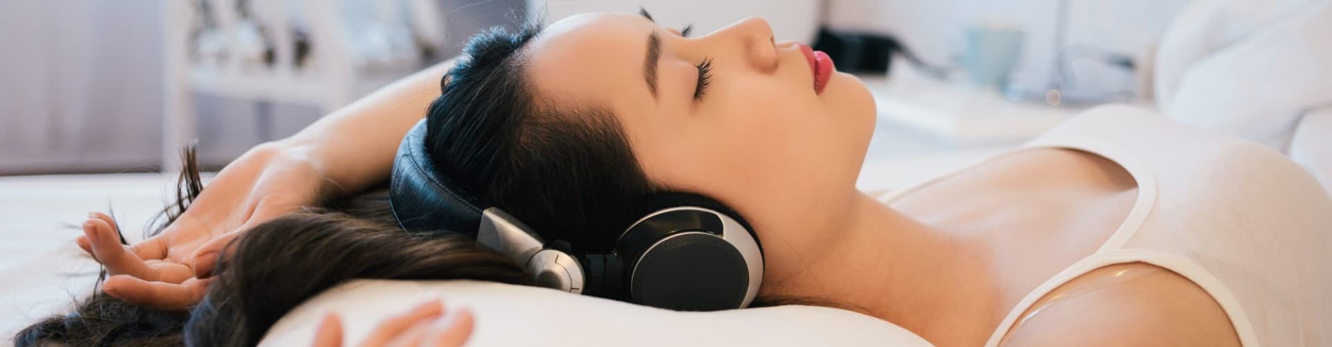 effects-of-listening-to-music-while-sleeping-everything-you-need-to