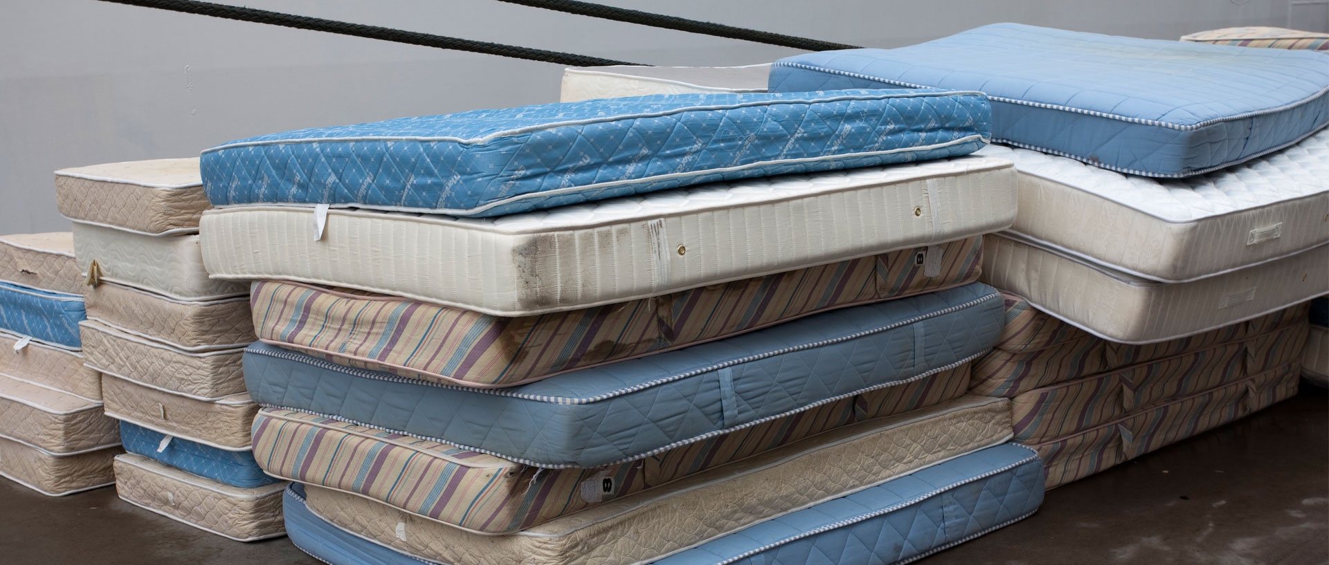 is it legal to sell refurbished bed mattresses