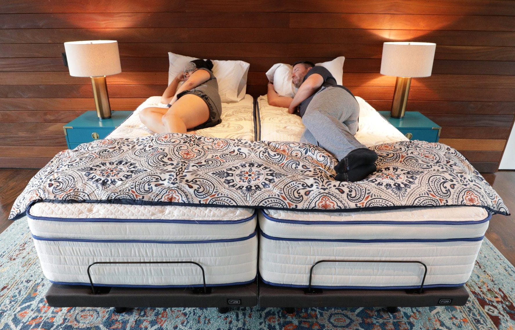 do two twins mattress make a queen